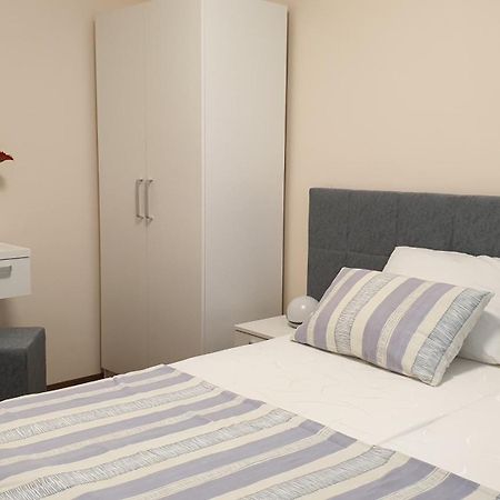 Apartments And Rooms With Parking Space Hvar - 15378 Hvar Town Quarto foto